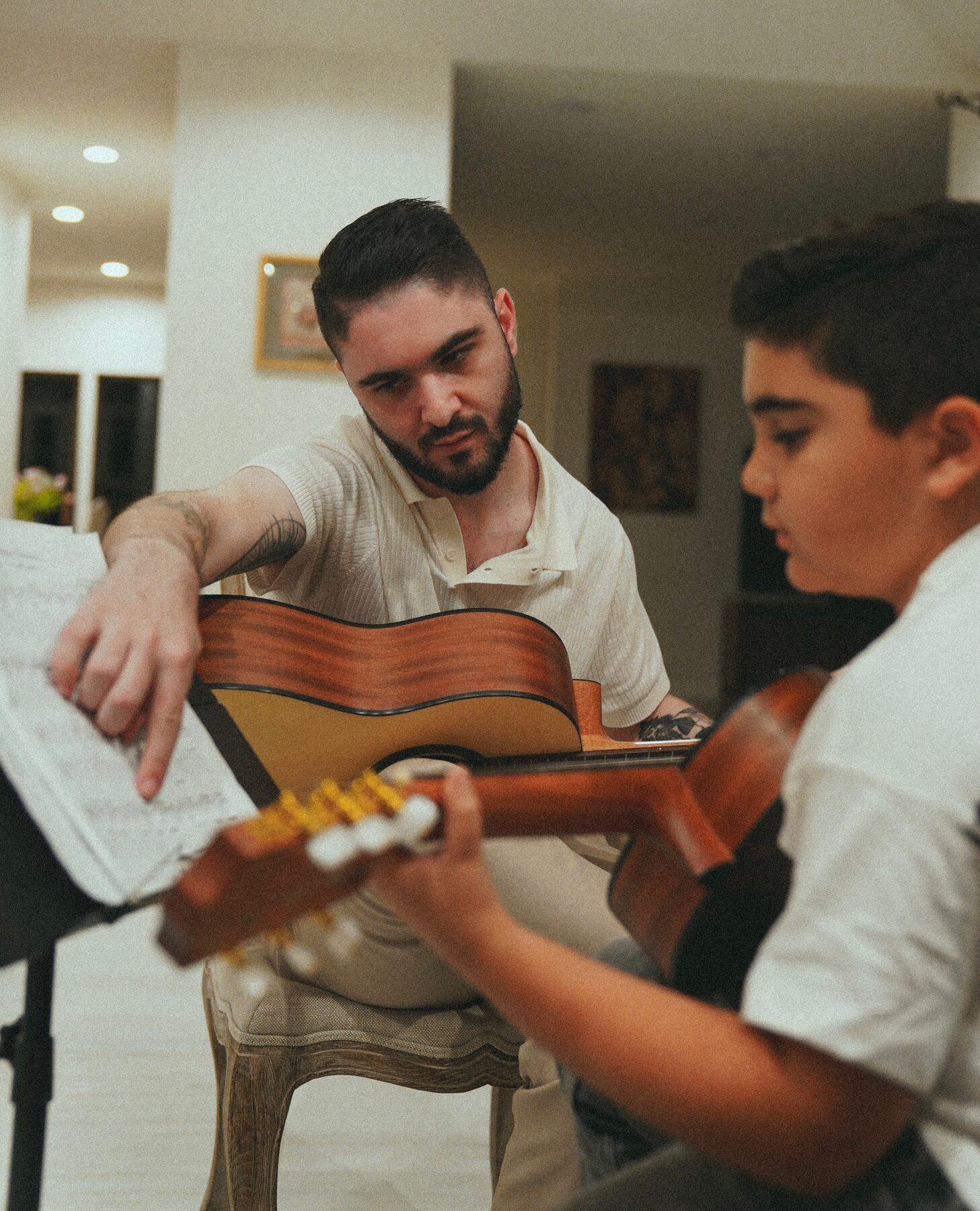 Guitar lesson in progress